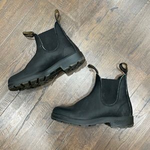 Black Blundstones